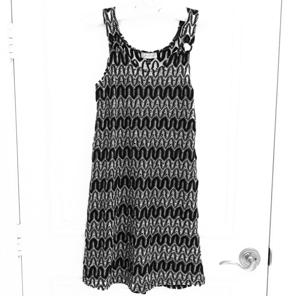 J. Valdi Black & White Swimsuit Cover